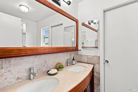 29 Tradewind Passage Corte Madera CA 94925