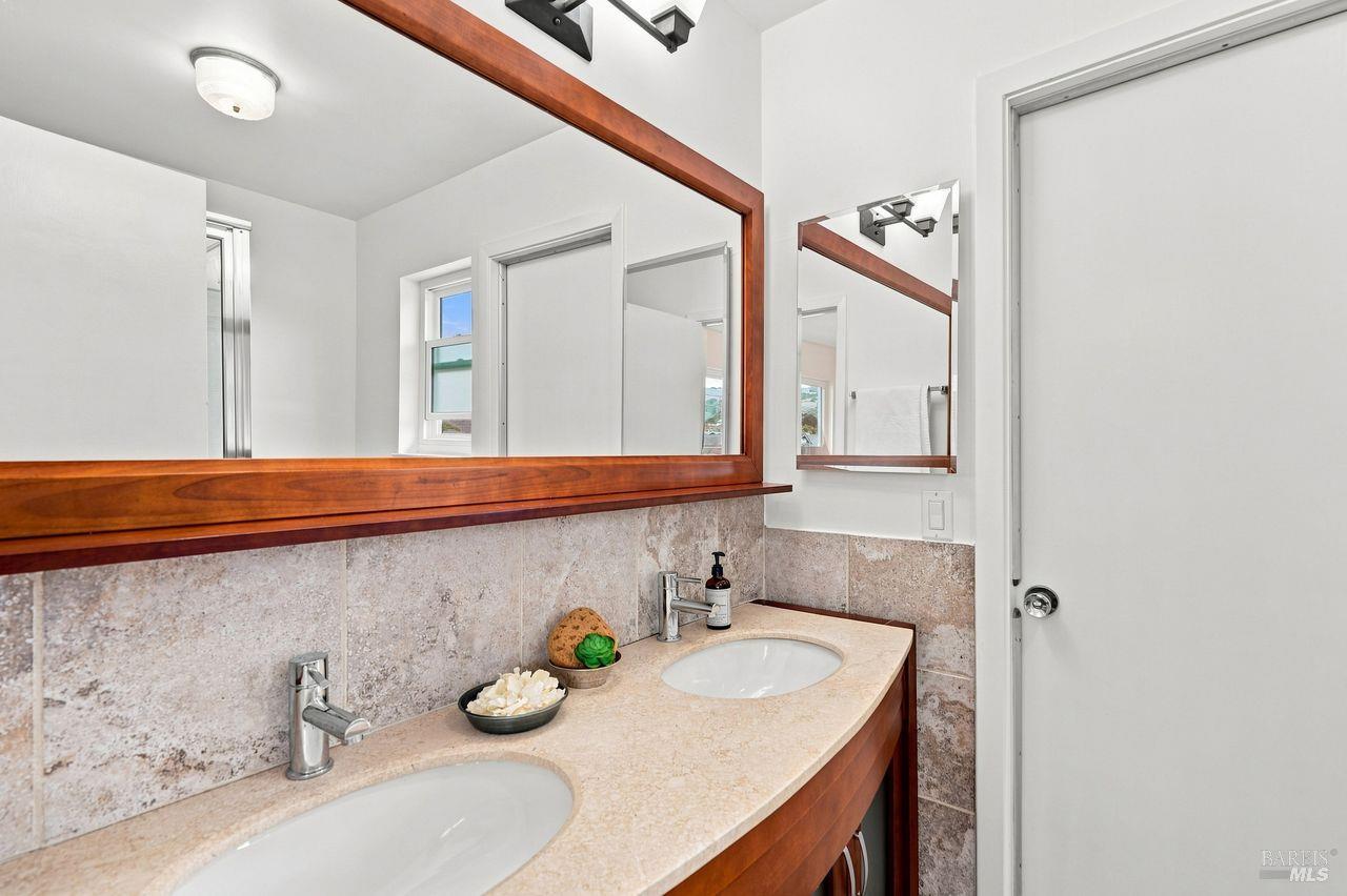 29 Tradewind Passage Corte Madera CA 94925