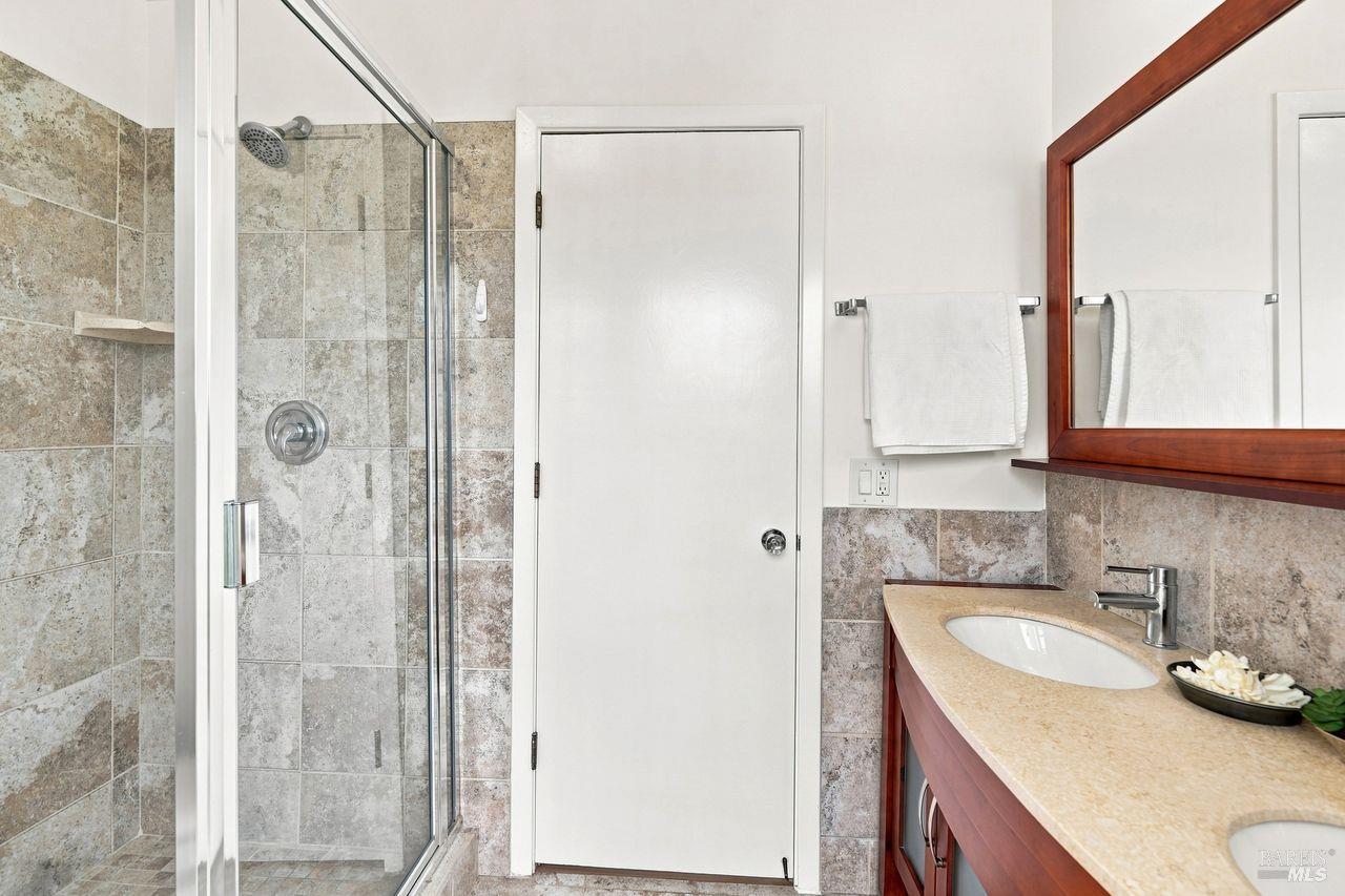 29 Tradewind Passage Corte Madera CA 94925