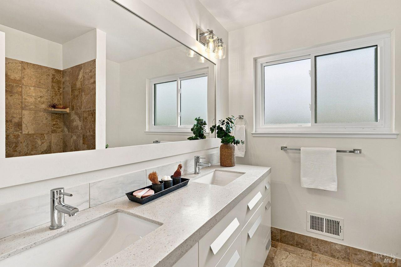29 Tradewind Passage Corte Madera CA 94925