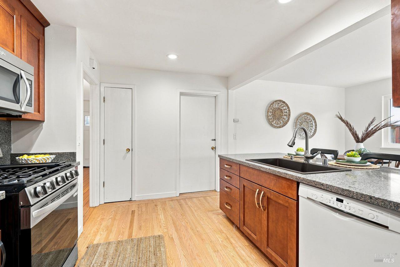 29 Tradewind Passage Corte Madera CA 94925