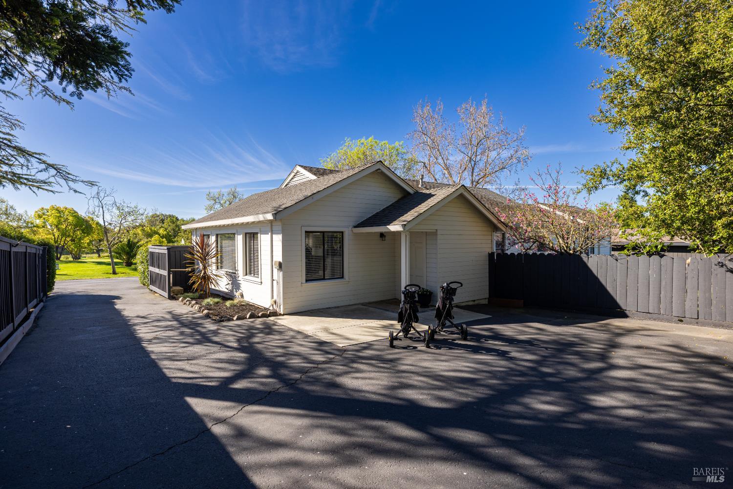 1129 Dealy Lane Napa CA 94559