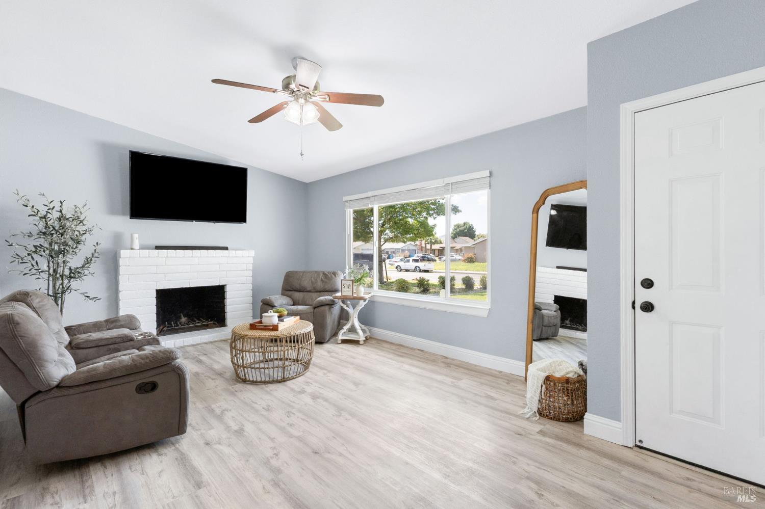 387 Colonial Circle Vacaville CA 95687