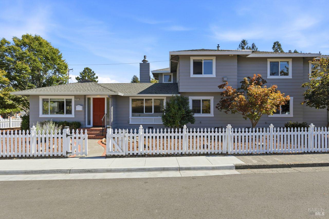 2044 Hawthorne Court Santa Rosa CA 95404