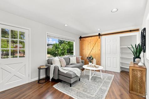 2044 Hawthorne Court Santa Rosa CA 95404