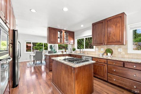 2044 Hawthorne Court Santa Rosa CA 95404