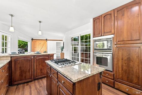 2044 Hawthorne Court Santa Rosa CA 95404