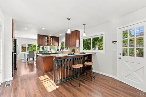 2044 Hawthorne Court Santa Rosa CA 95404
