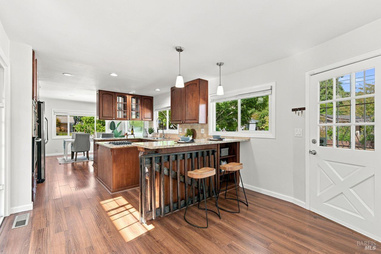 2044 Hawthorne Court Santa Rosa CA 95404
