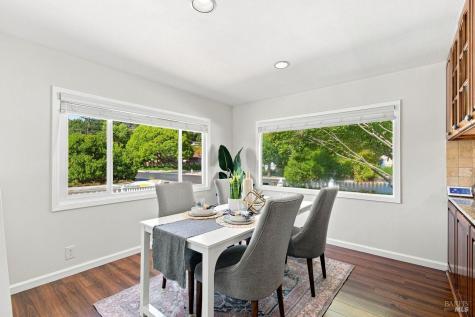 2044 Hawthorne Court Santa Rosa CA 95404