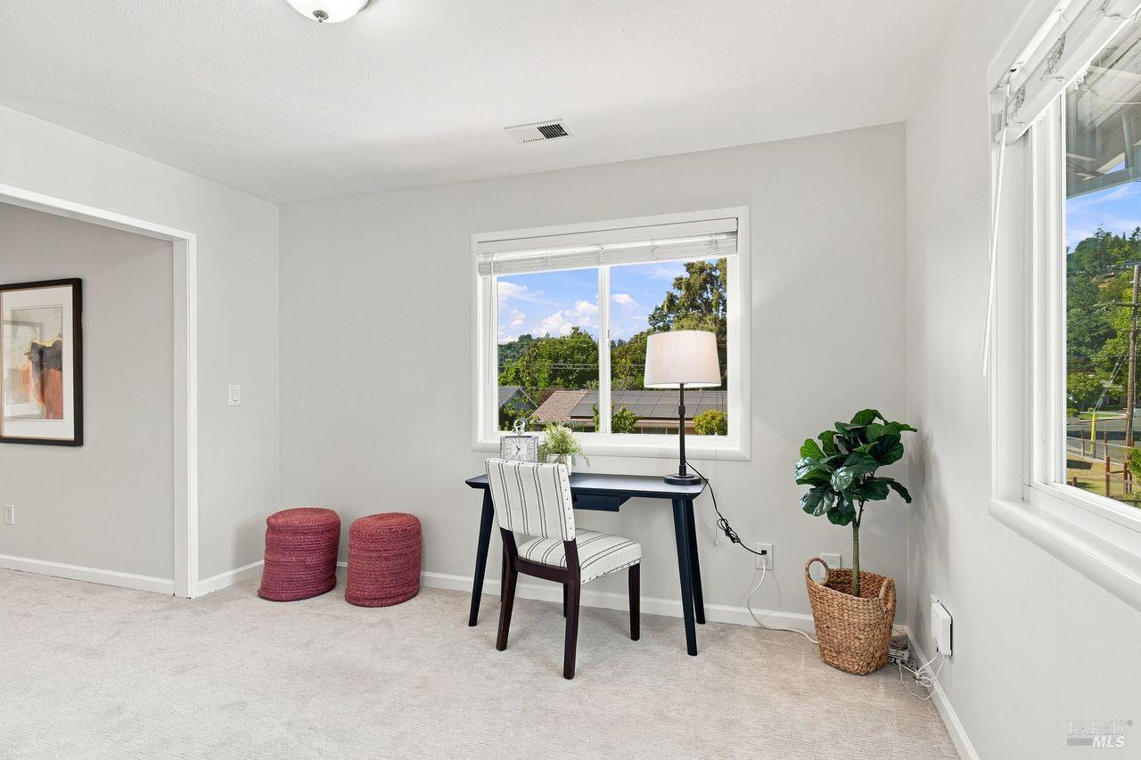 2044 Hawthorne Court Santa Rosa CA 95404