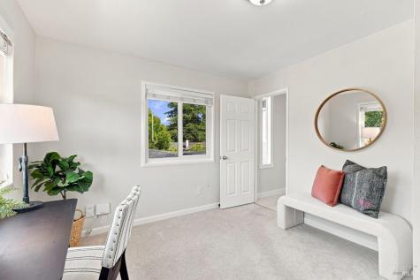 2044 Hawthorne Court Santa Rosa CA 95404