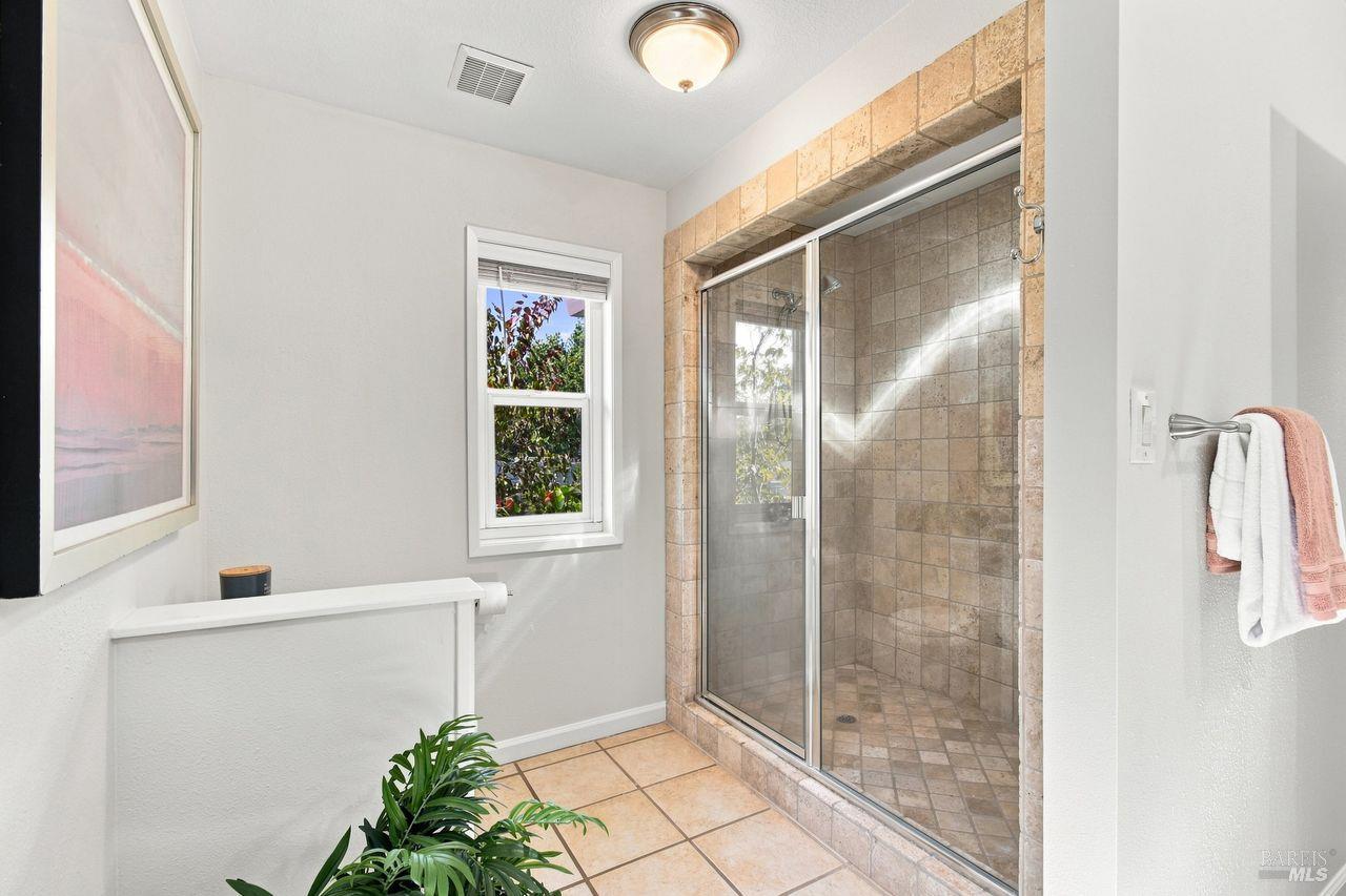 2044 Hawthorne Court Santa Rosa CA 95404