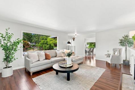 2044 Hawthorne Court Santa Rosa CA 95404
