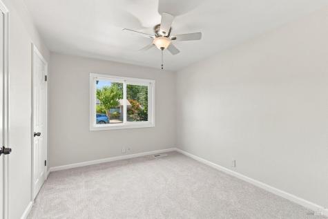 2044 Hawthorne Court Santa Rosa CA 95404