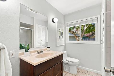 2044 Hawthorne Court Santa Rosa CA 95404