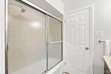 2044 Hawthorne Court Santa Rosa CA 95404