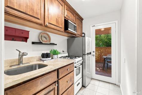2044 Hawthorne Court Santa Rosa CA 95404