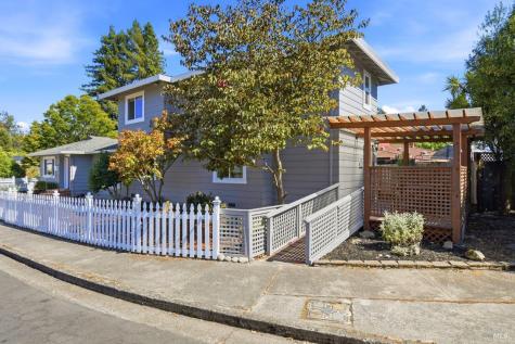 2044 Hawthorne Court Santa Rosa CA 95404