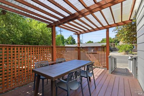 2044 Hawthorne Court Santa Rosa CA 95404