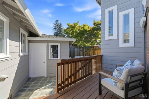 2044 Hawthorne Court Santa Rosa CA 95404