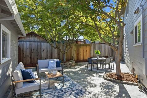 2044 Hawthorne Court Santa Rosa CA 95404