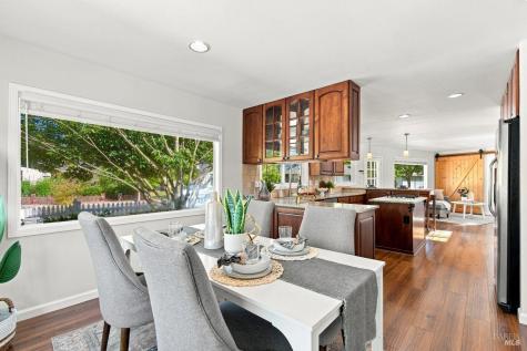 2044 Hawthorne Court Santa Rosa CA 95404
