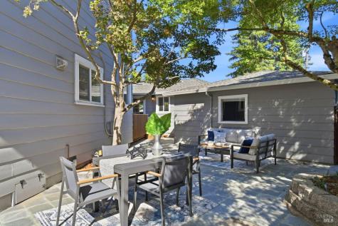 2044 Hawthorne Court Santa Rosa CA 95404