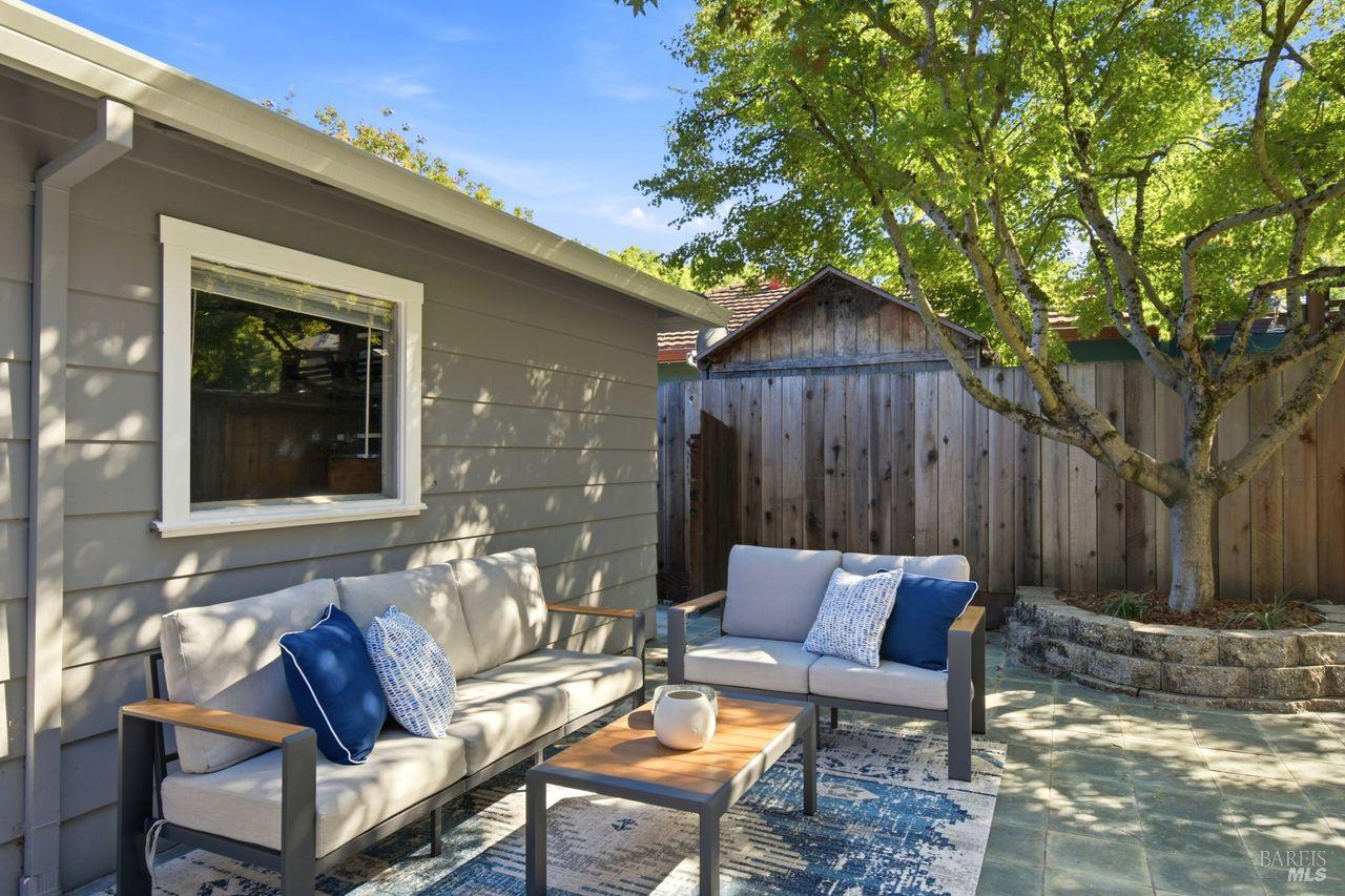 2044 Hawthorne Court Santa Rosa CA 95404