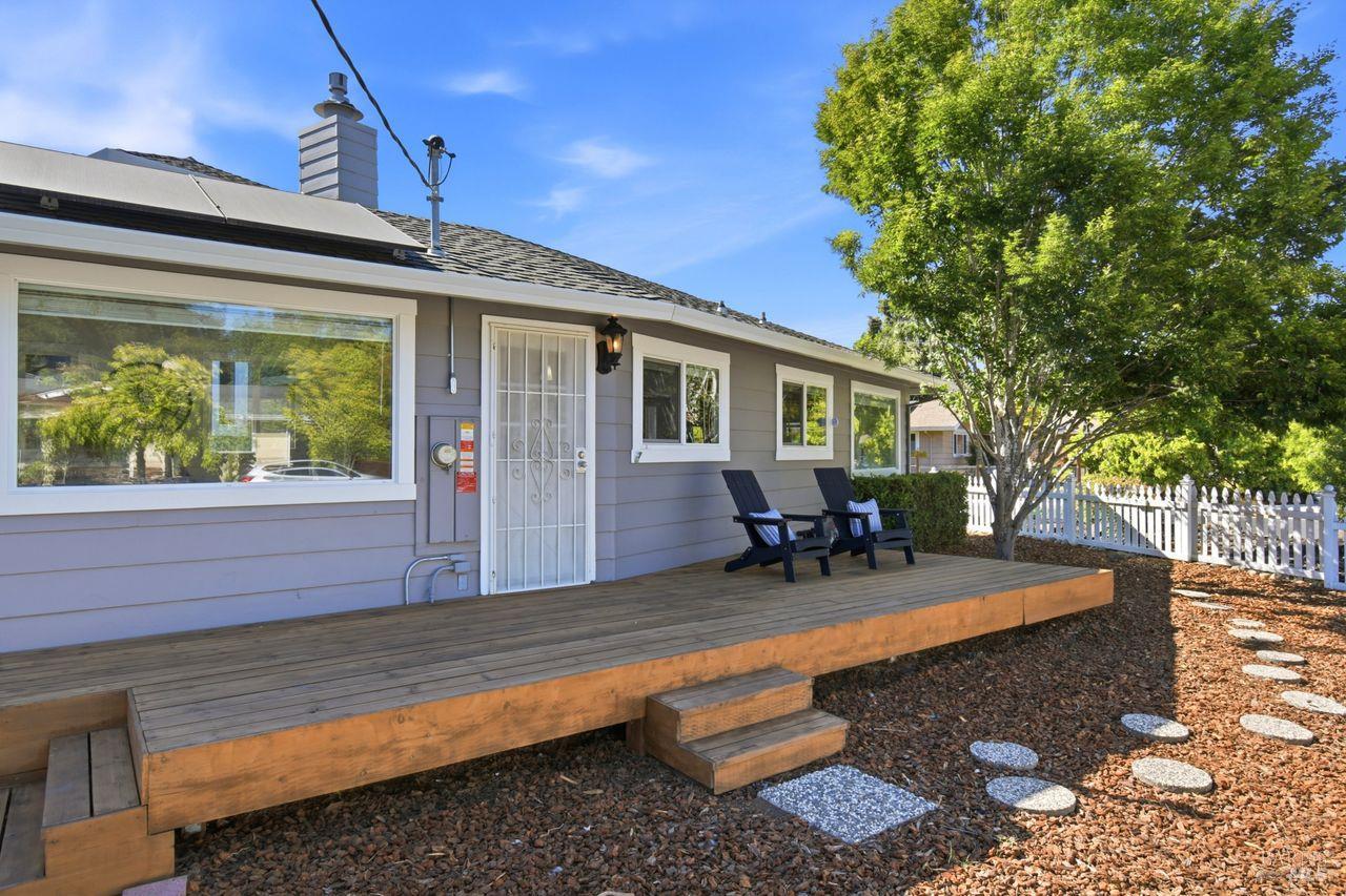 2044 Hawthorne Court Santa Rosa CA 95404