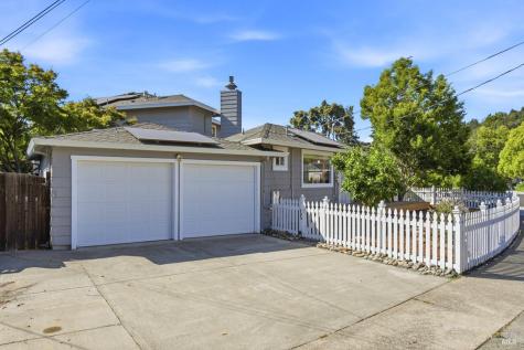 2044 Hawthorne Court Santa Rosa CA 95404