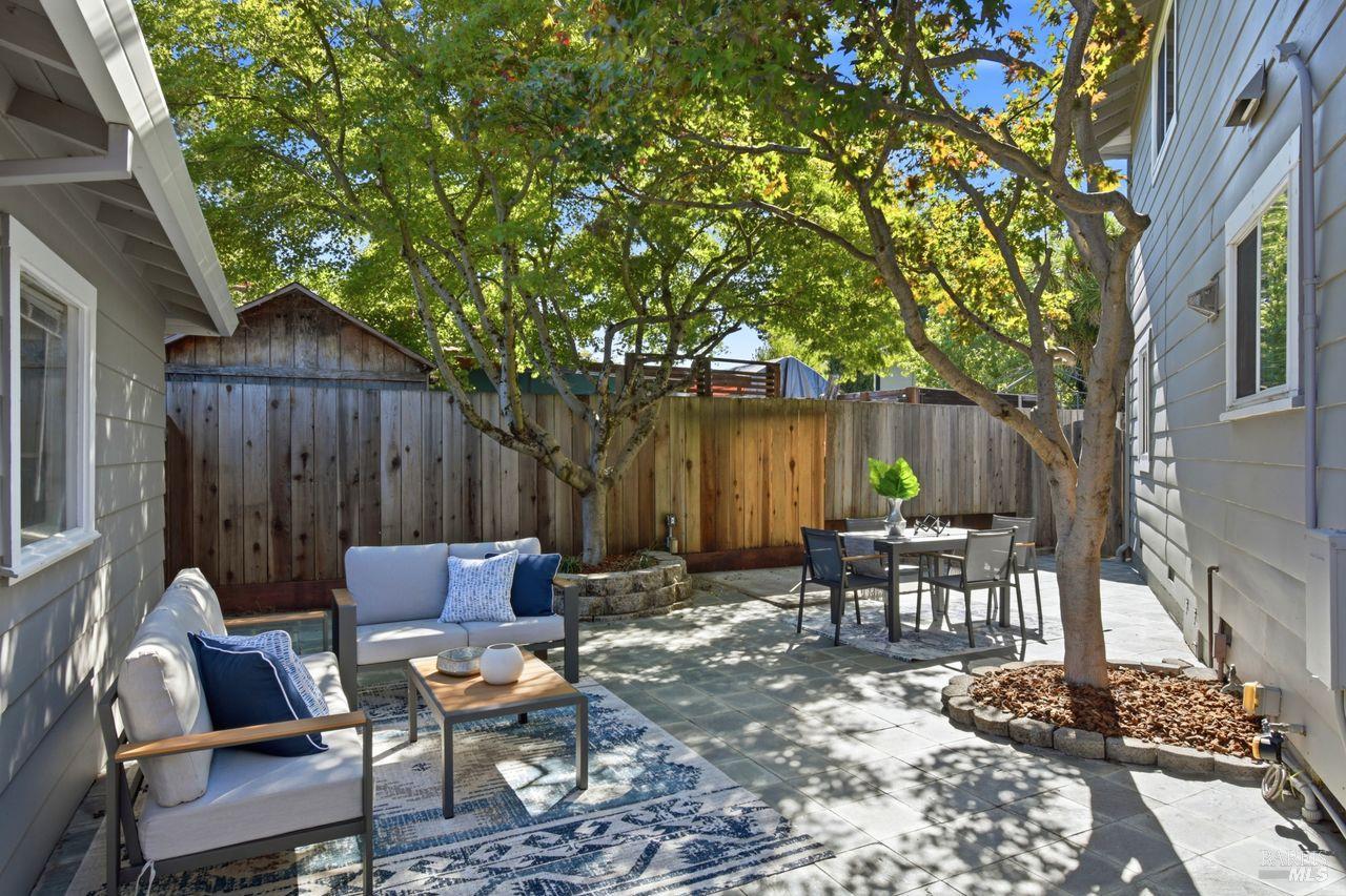 2044 Hawthorne Court Santa Rosa CA 95404