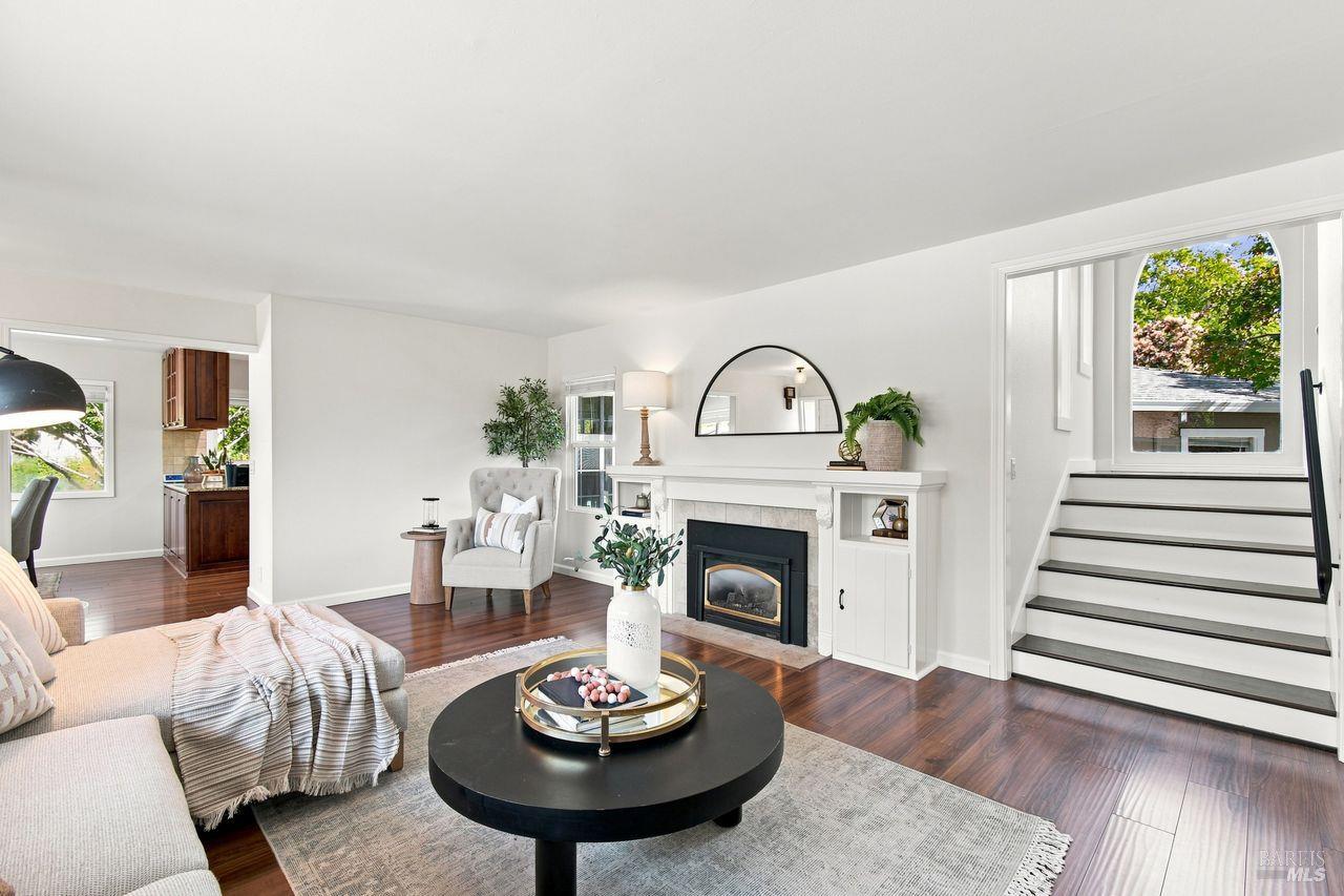 2044 Hawthorne Court Santa Rosa CA 95404