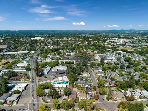 2211 Humboldt Street Santa Rosa CA 95404