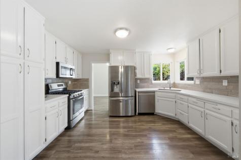 1890 Howard Drive Windsor CA 95492
