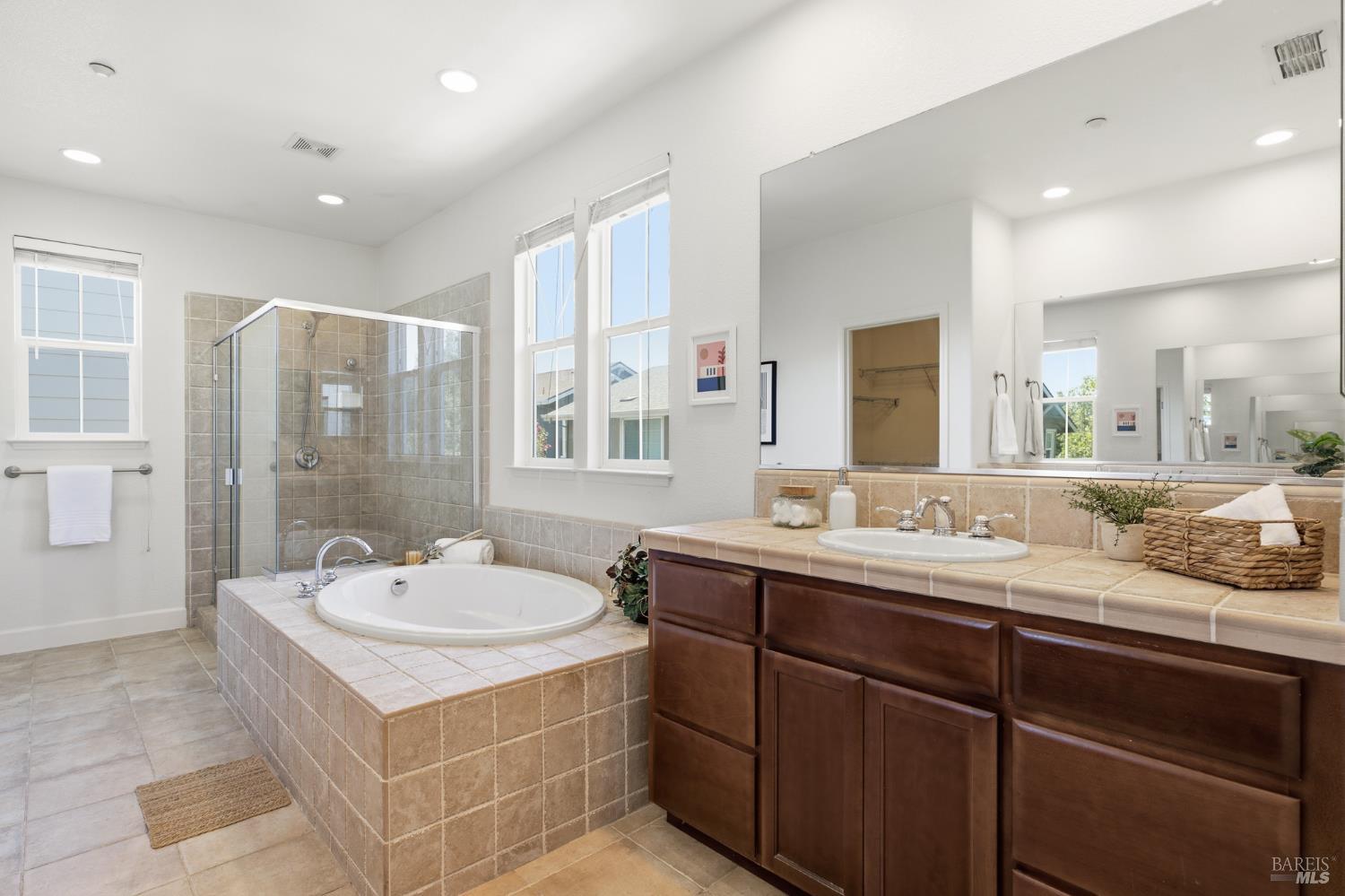 1759 Emma Way Petaluma CA 94954