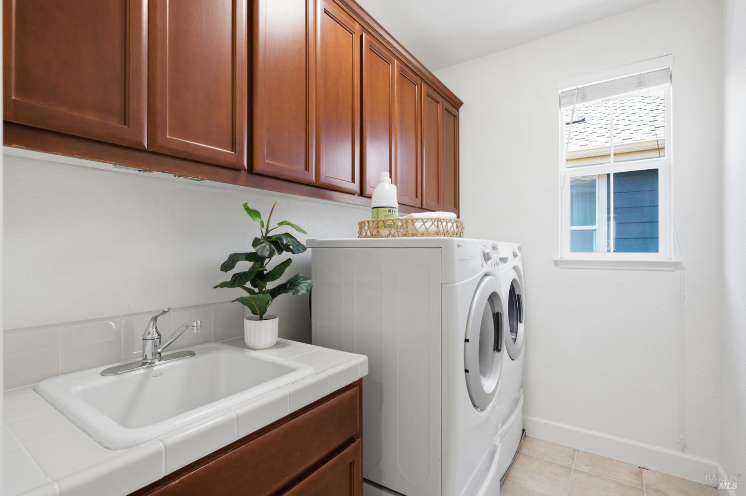 1759 Emma Way Petaluma CA 94954