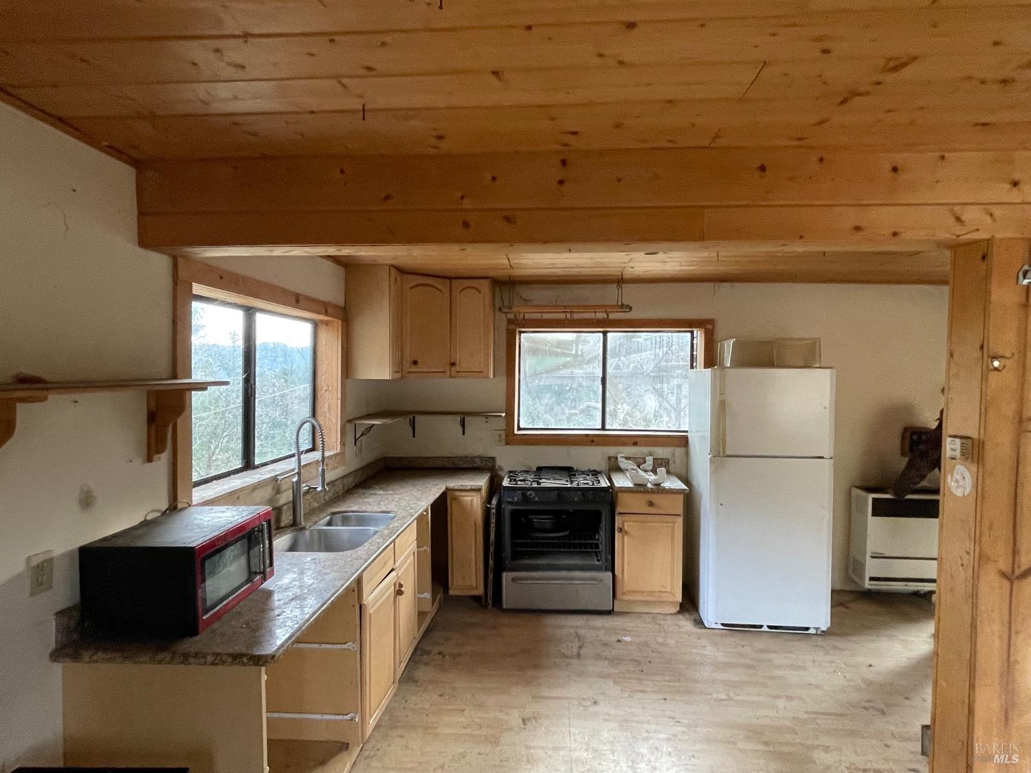 7601 Simmerly Road Laytonville CA 95454