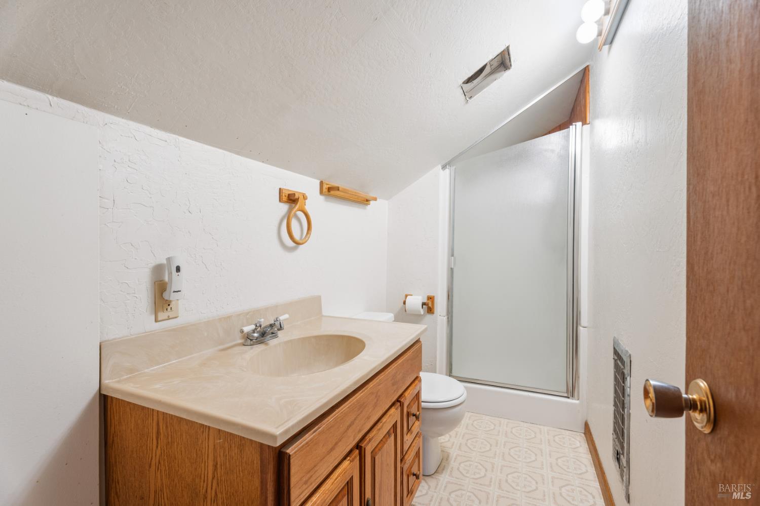 132 E Valley Street Willits CA 95490