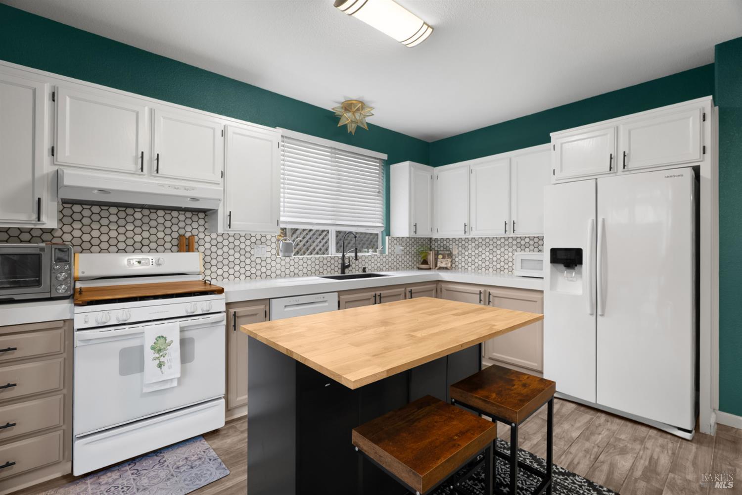 2452 Jadeite Way Santa Rosa CA 95404