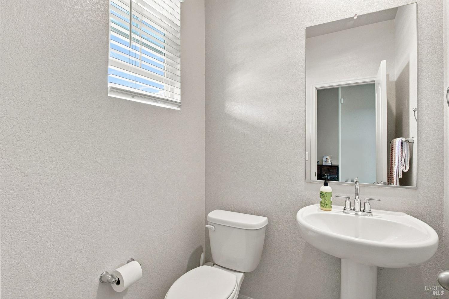 585 Shefford Drive Vacaville CA 95687