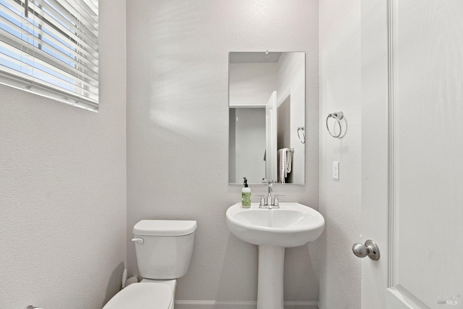 585 Shefford Drive Vacaville CA 95687