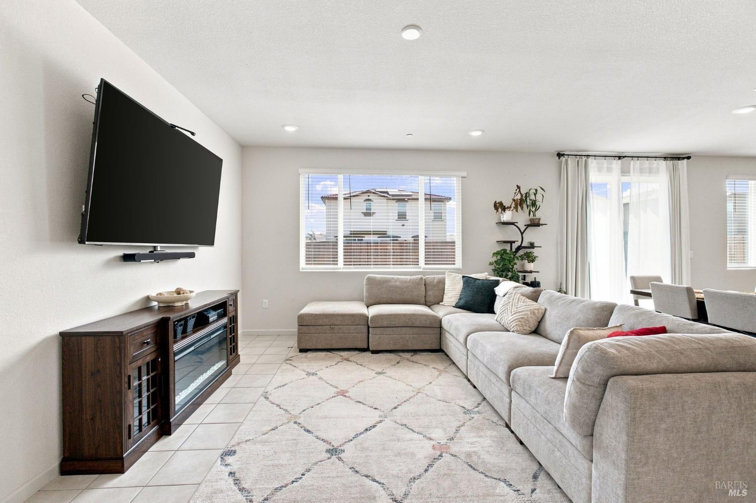585 Shefford Drive Vacaville CA 95687