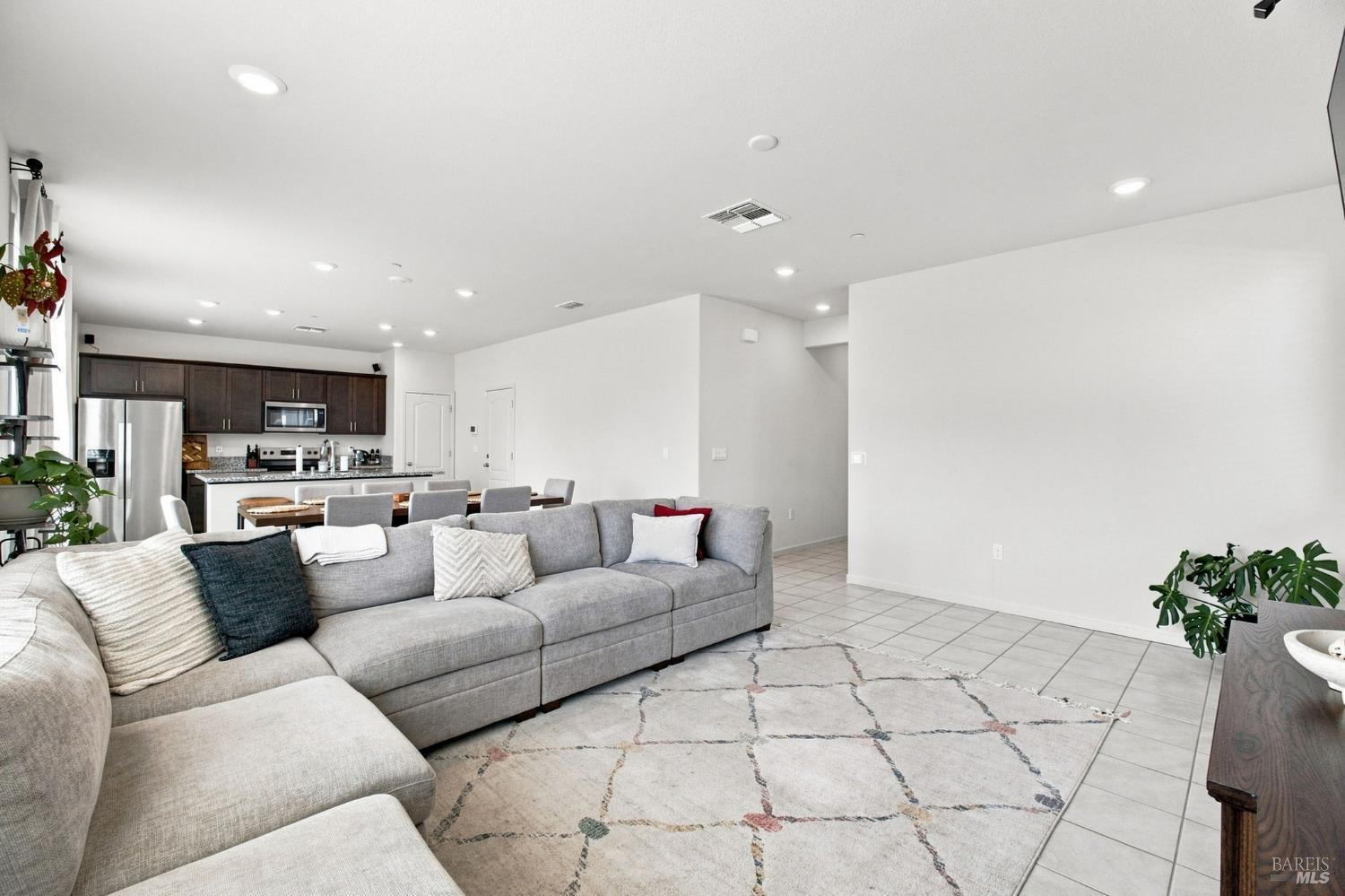 585 Shefford Drive Vacaville CA 95687