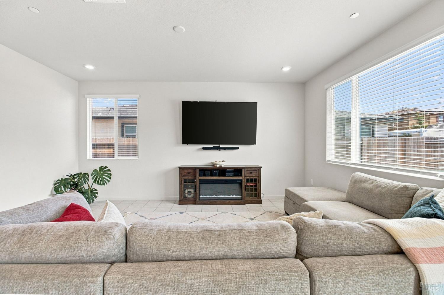 585 Shefford Drive Vacaville CA 95687