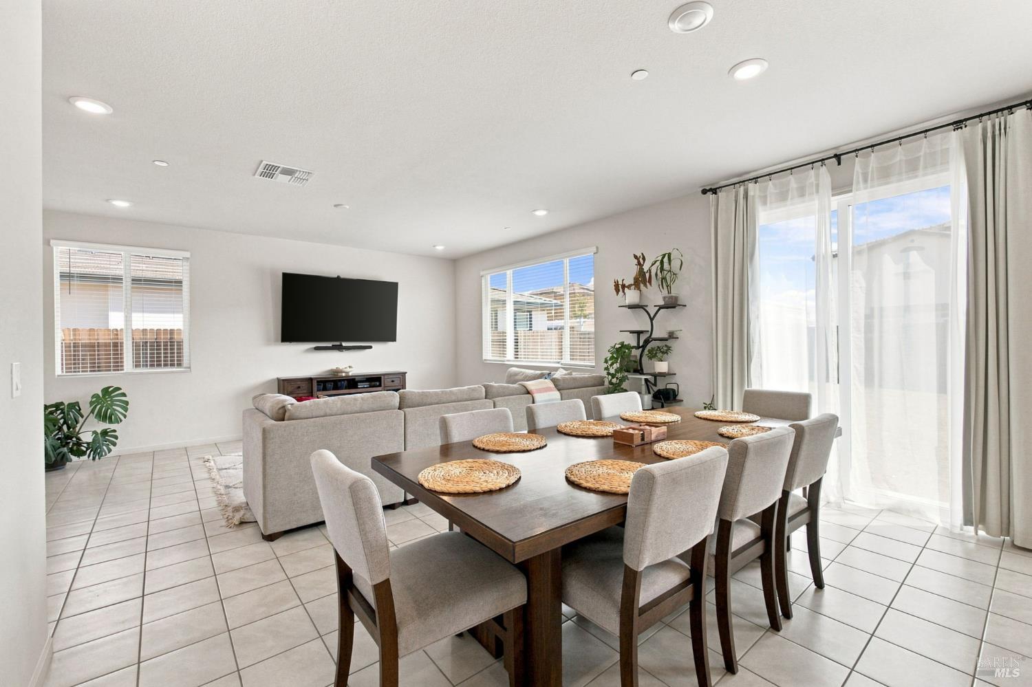 585 Shefford Drive Vacaville CA 95687