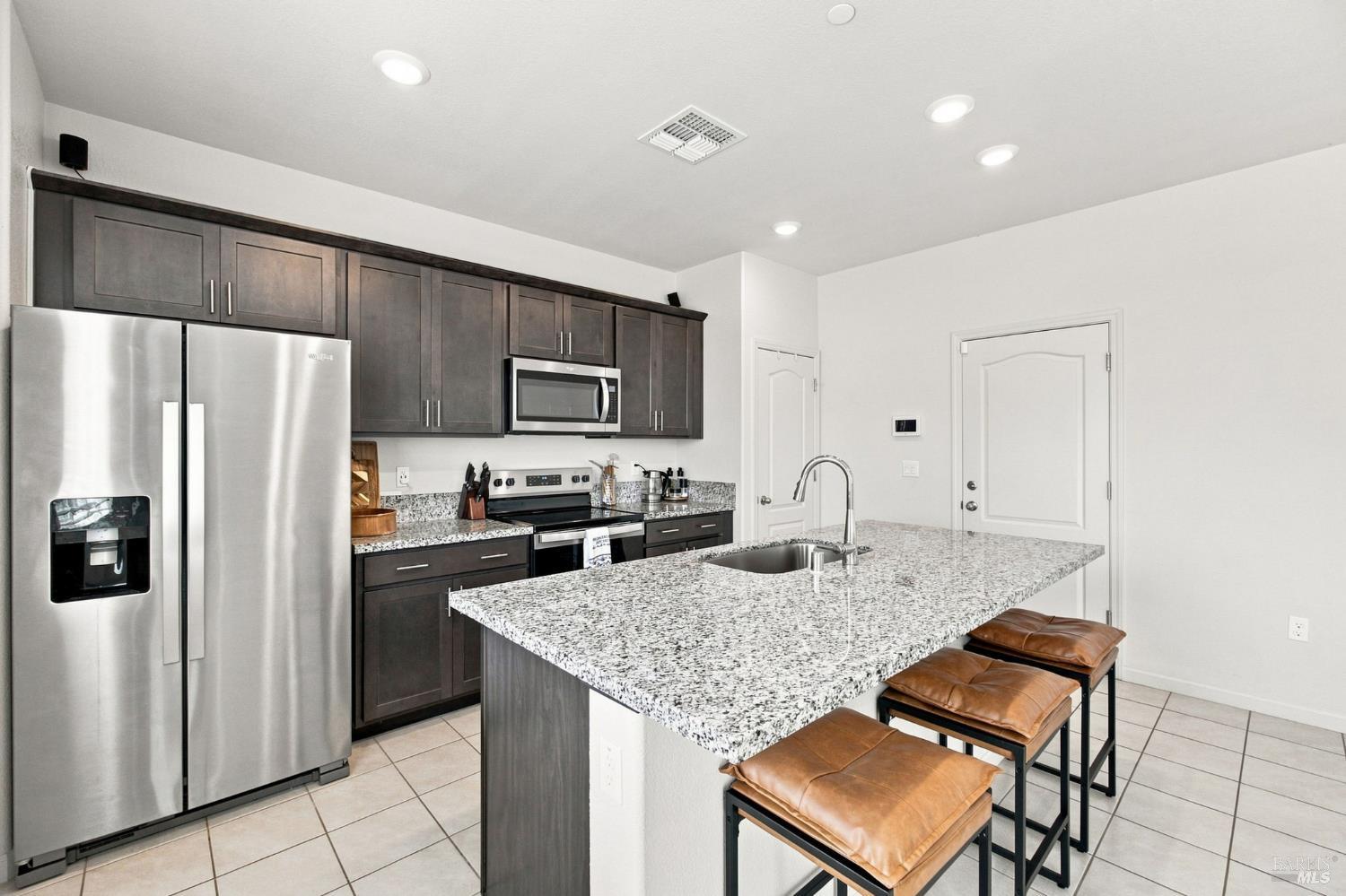 585 Shefford Drive Vacaville CA 95687