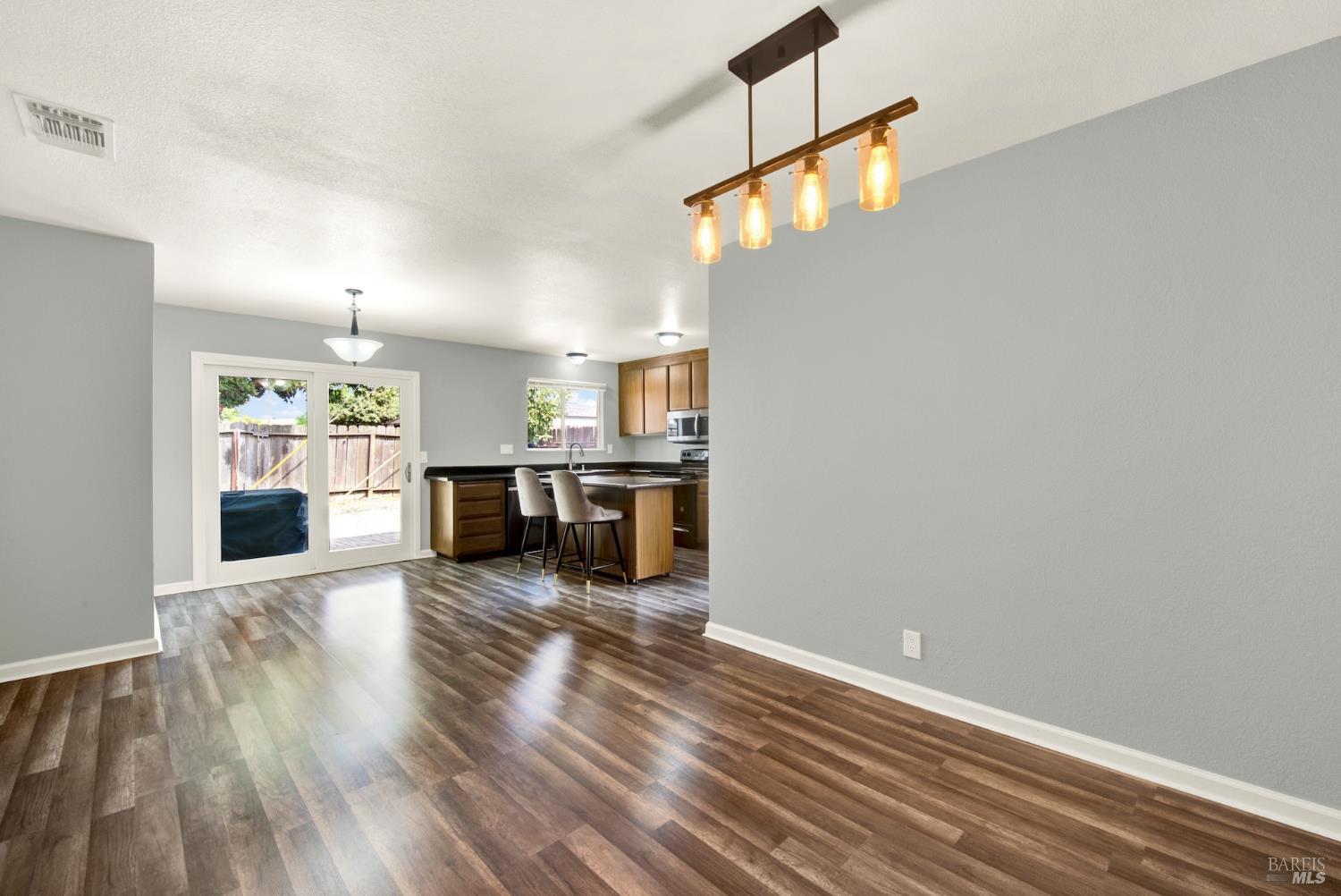 650 W H Street Dixon CA 95620
