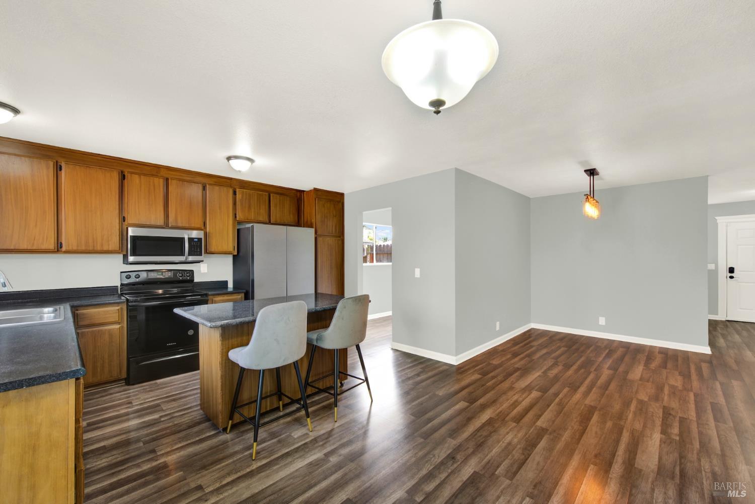 650 W H Street Dixon CA 95620