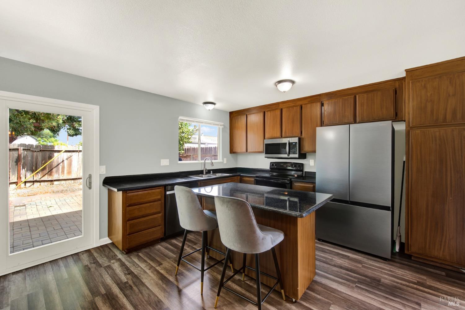 650 W H Street Dixon CA 95620